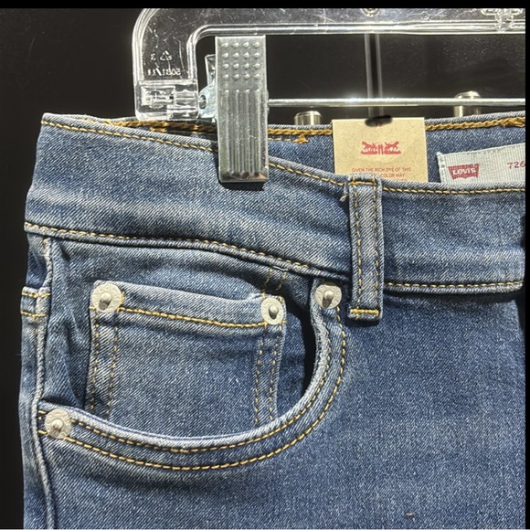 Levi’s 726 High-Rise flare,adjustable waistband,wide leg opening,slim thru thigh - Picture 4 of 8